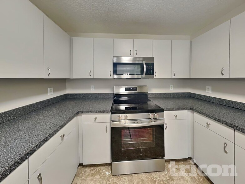 Building Photo - 2313 Pleasure Run Dr