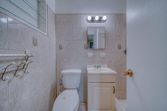 Building Photo - 12220 NE Miami Pl