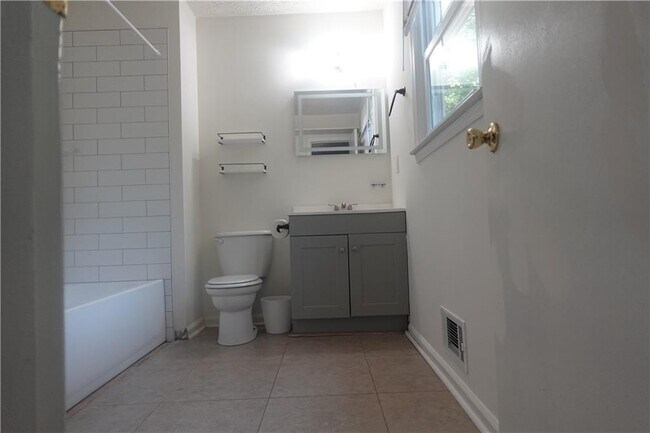 Building Photo - 3820 Menloe Way
