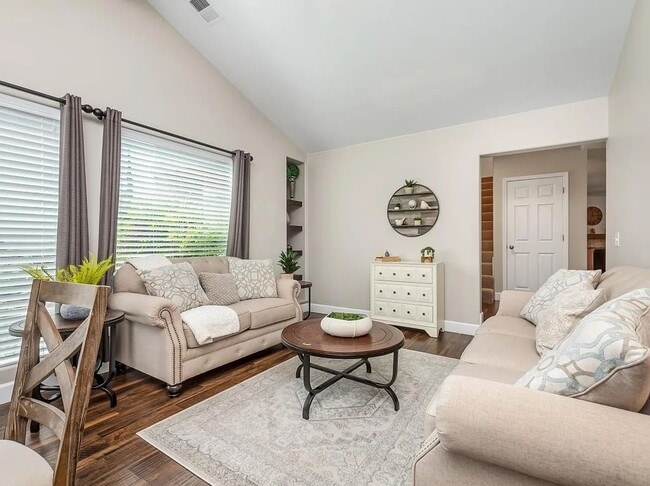 Building Photo - Beautifully Updated North Fresno 3/3