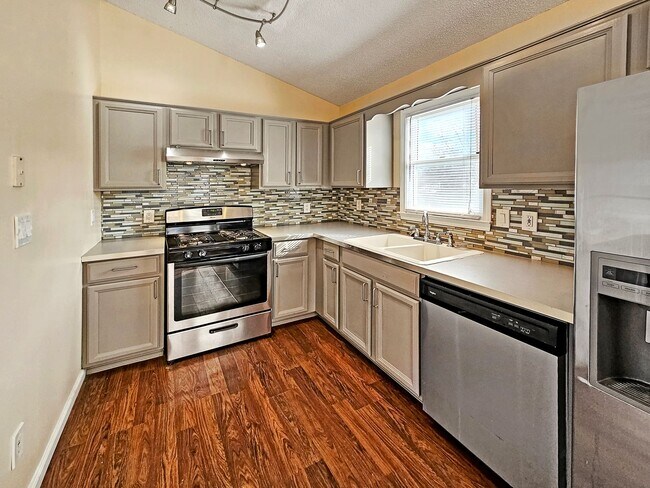 Building Photo - Charming 3 Bed, 2 Bath Home in Douglasvill...