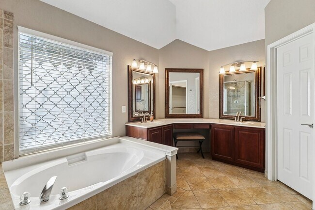 Building Photo - 3904 Arroyo Seco