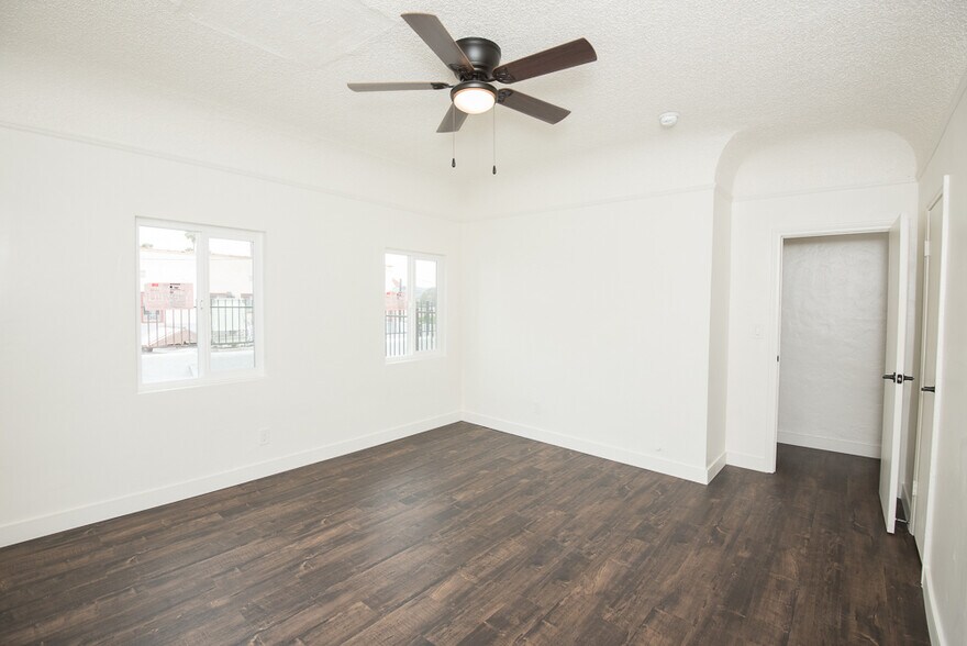 Building Photo - 4570 W Adams Blvd