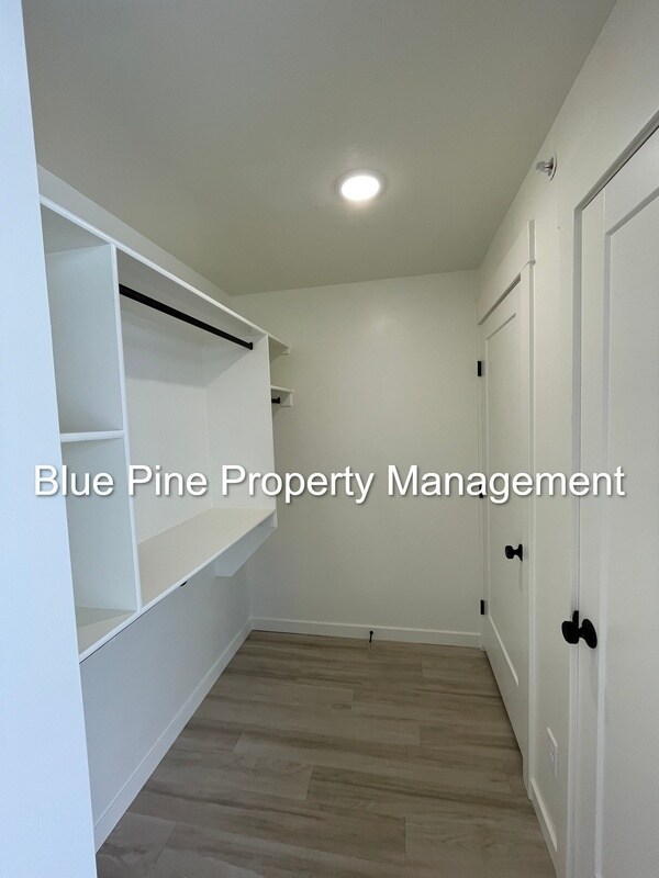 Building Photo - 311 E Lorene St