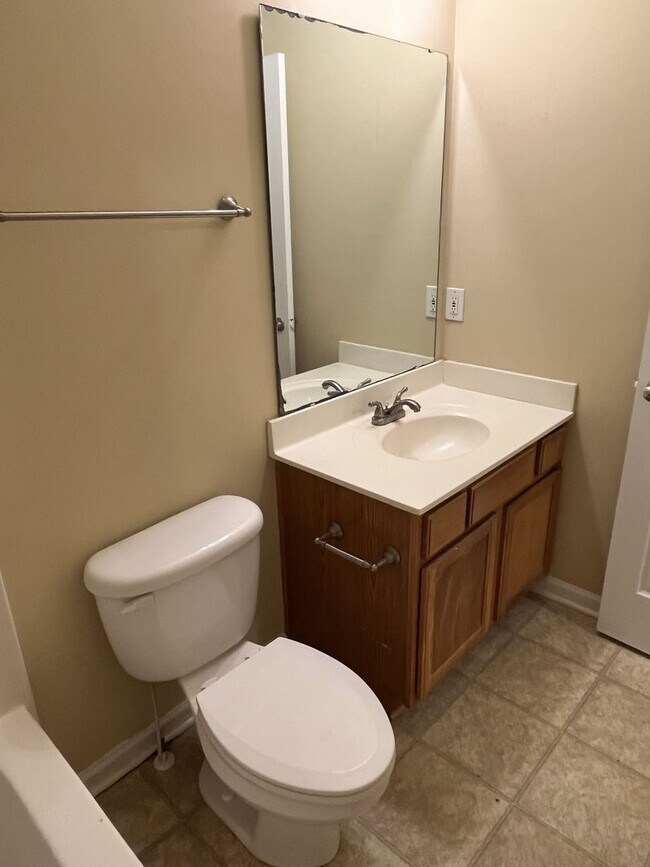 Building Photo - Refreshed 3 Bedroom House in NW Charlotte