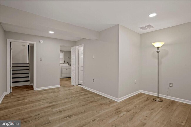 Building Photo - 1539 Woodcrest Dr