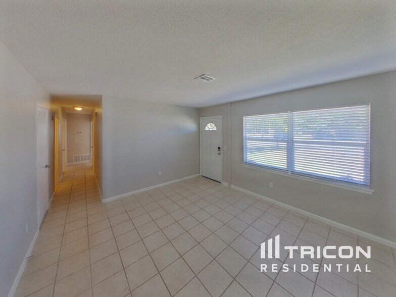 Building Photo - 7000 Brentford Rd