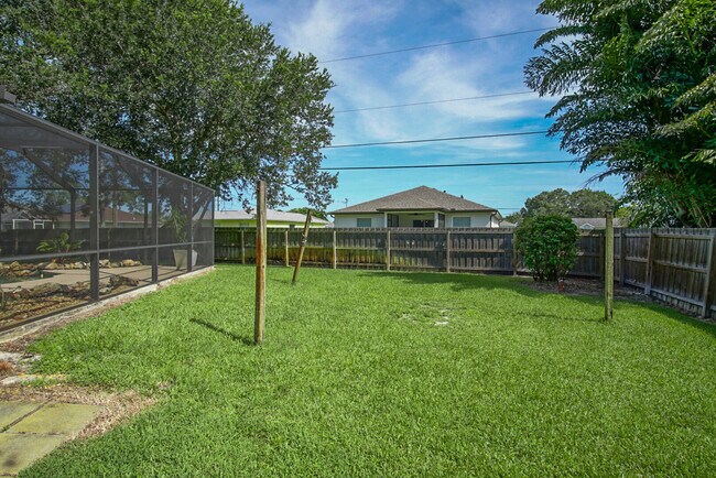 Building Photo - 1273 SW Albenga Ave