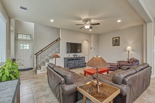 Building Photo - 207 Biltmore Loop