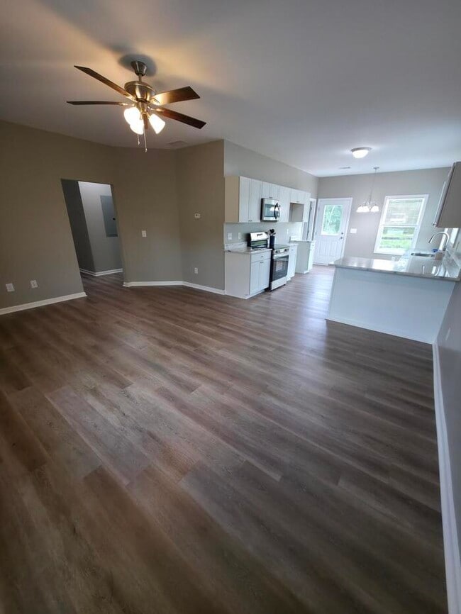Building Photo - 207 Charlotte Cir