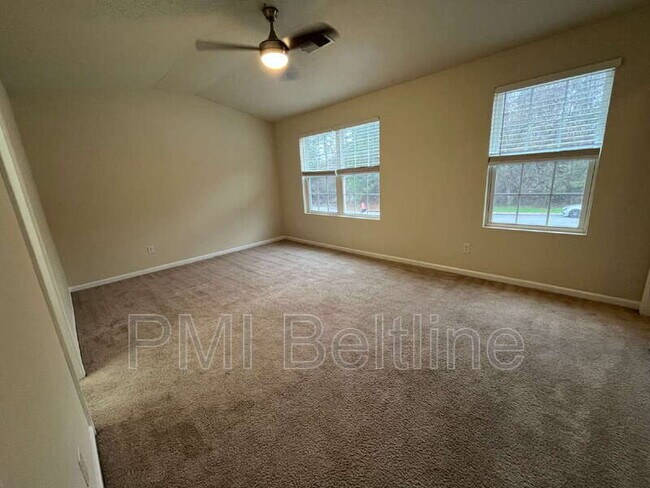 Building Photo - 5675 Laurel Ridge Cir