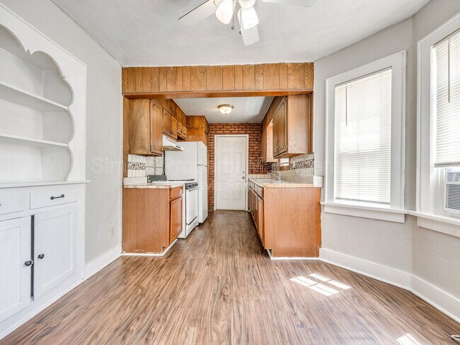 Building Photo - 1524 SW Binkley St
