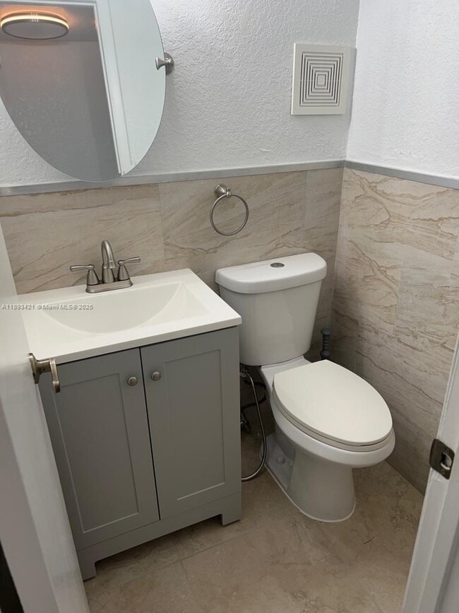 Building Photo - 2670 W 76th St