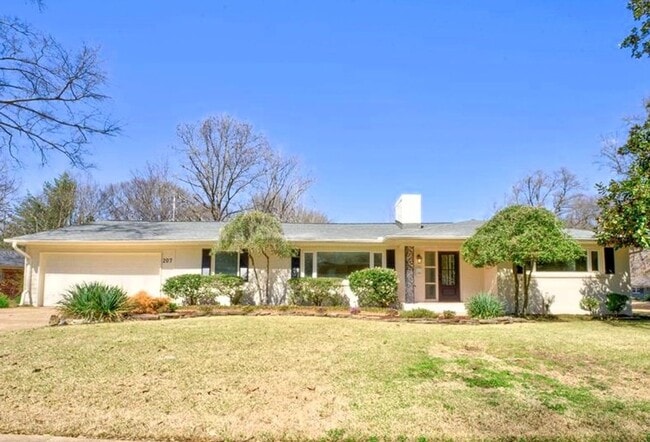 Primary Photo - 207 Gardenia Cove