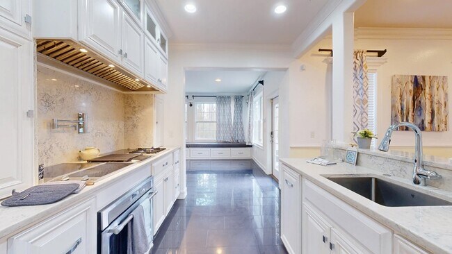 Building Photo - 100 Sweetbriar Lakes Dr