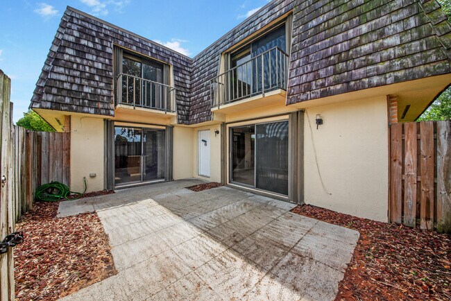 Building Photo - 388 Lake Arbor Dr