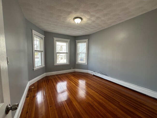 Building Photo - 77 Bellingham St