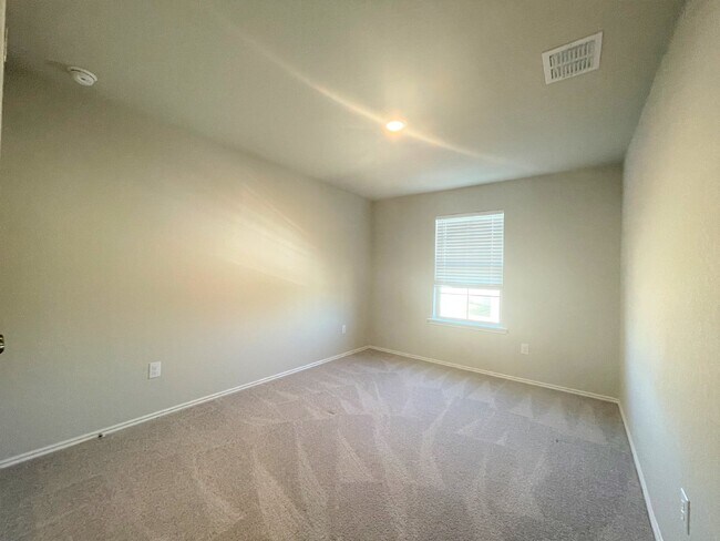 Building Photo - Adorable home located in the community of ...