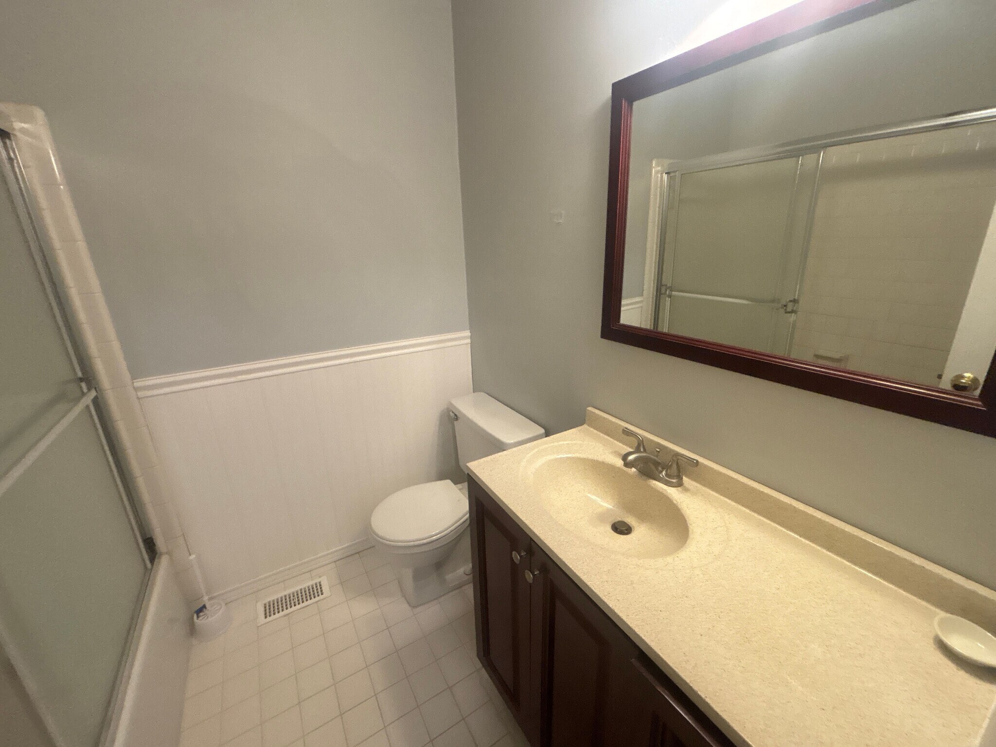 Building Photo - Room in Townhome on Sandy Creek Dr