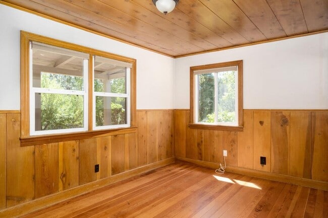 Building Photo - 2010 Outer Limits Ln