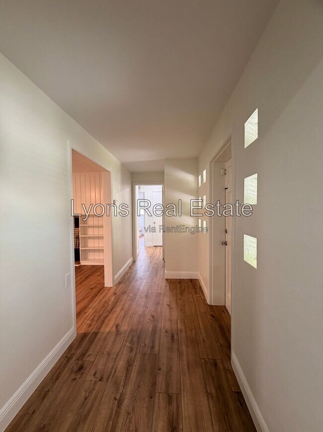 Building Photo - 10621 McGregor Blvd