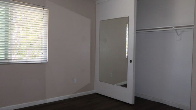 Building Photo - Beautiful 3 bedrooms corner unit condo located in Poway.