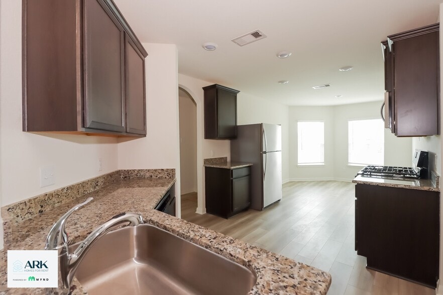 Building Photo - 26828 Steinbeck Dr