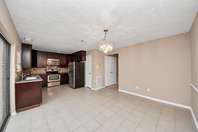 Building Photo - 3009 Beecave Dr