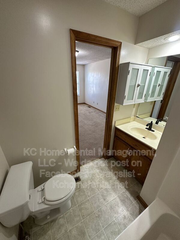 Building Photo - 766 Spring Cir