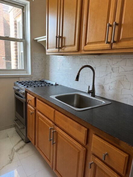 Building Photo - 2939 Ave Y