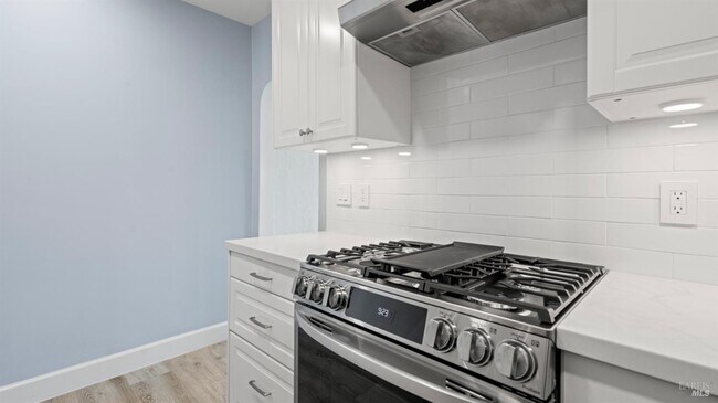 Building Photo - 833 Bridgeway