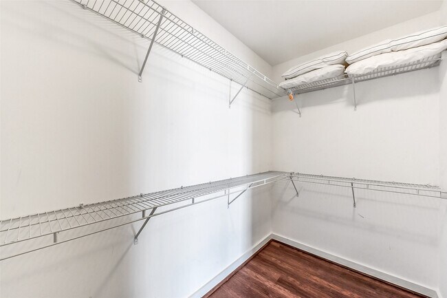 Building Photo - 5925 Almeda Rd