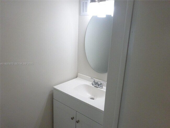 Building Photo - 1538 NE 131st Ln