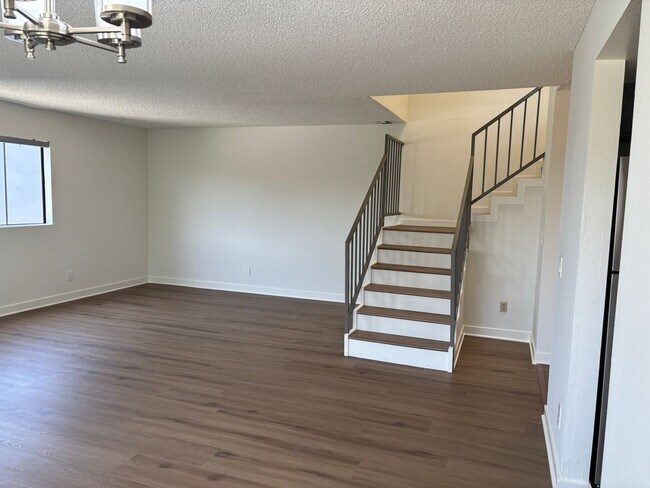 Building Photo - 627 Orange Grove Ave