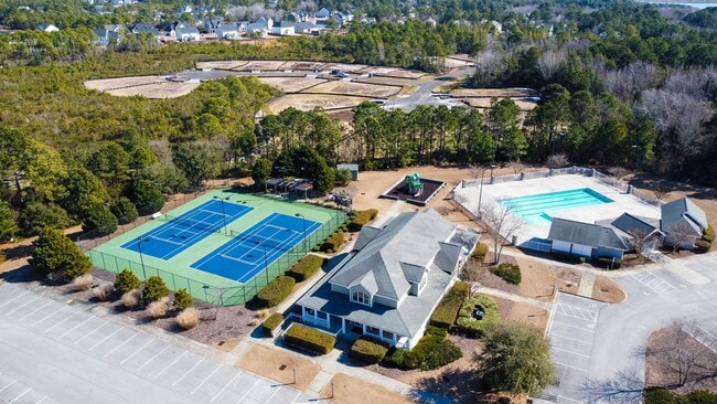 Building Photo - Spacious 4 Bedroom, Pet Friendly with Fenced In Backyard, Mimosa Bay Community Amenities