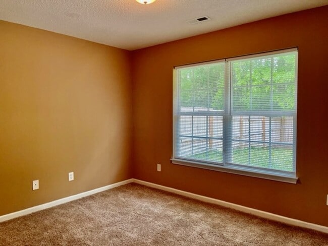 Building Photo - 84 Willowrun Dr
