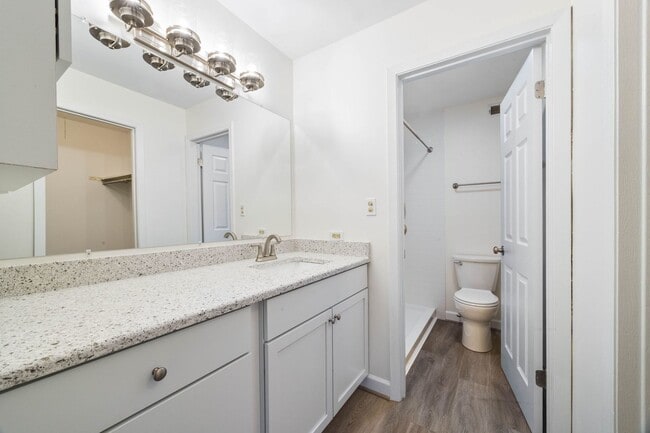 Building Photo - 0N024 Ambleside Dr