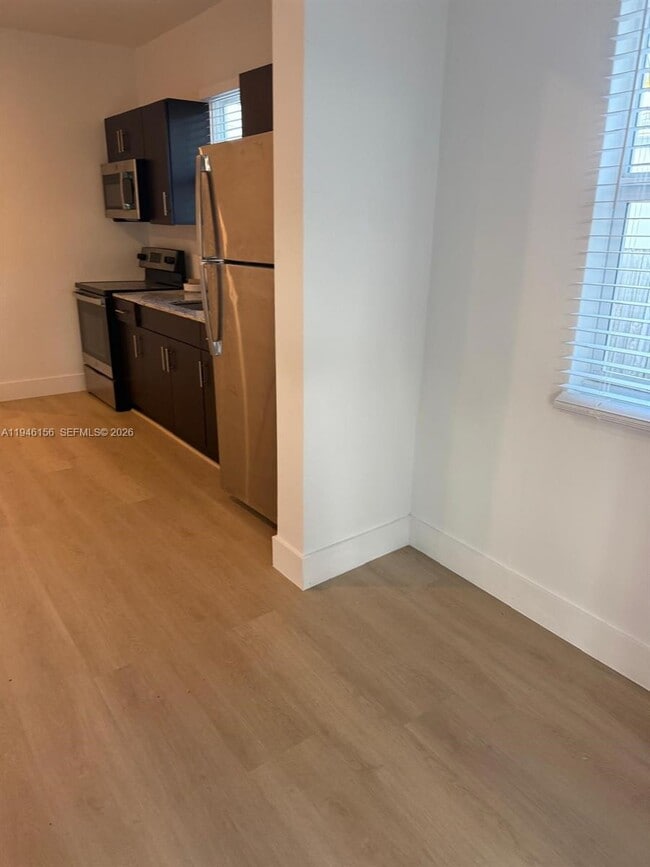 Building Photo - 21 NE 48th St