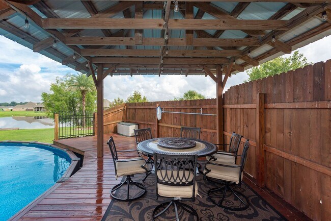 Building Photo - 3 Bedroom House in Addis with Pool, Gazebo...