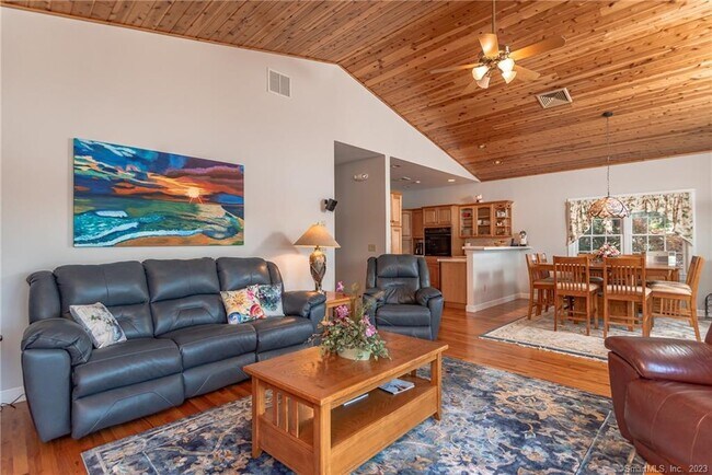 Building Photo - 246 N Shore Rd