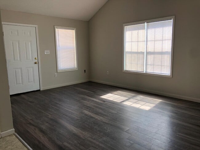 Building Photo - 103 Elm Tree Ln