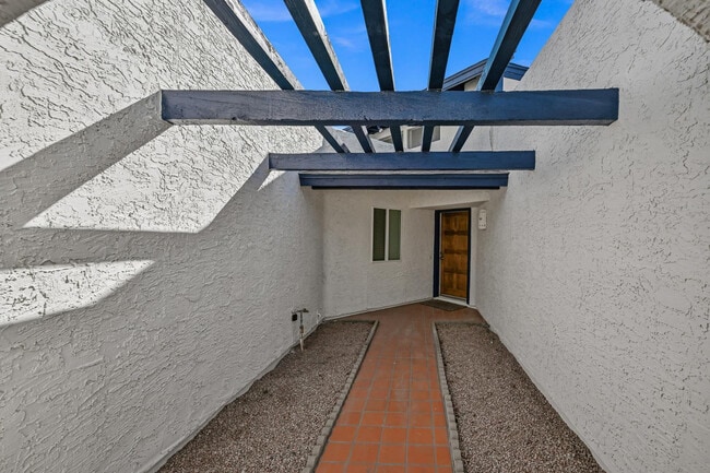 Building Photo - 7725 E Rovey Ave