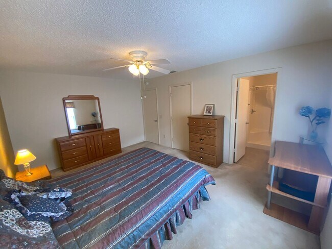 Building Photo - Beautiful 2 + 2 Villa, Mostly Furnished AN...