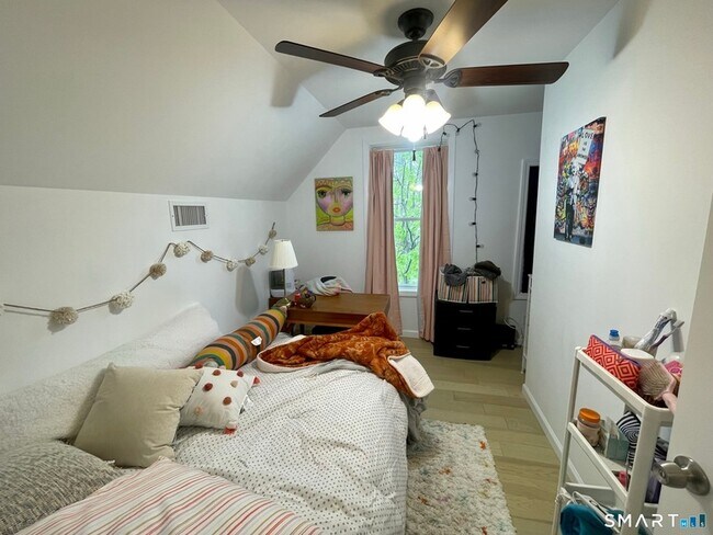 Building Photo - 84 Lawrence St