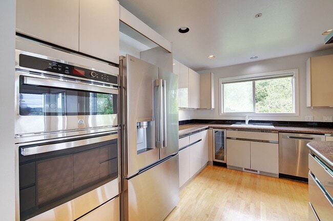 Building Photo - 4bd/3.5ba Mercer Island Home