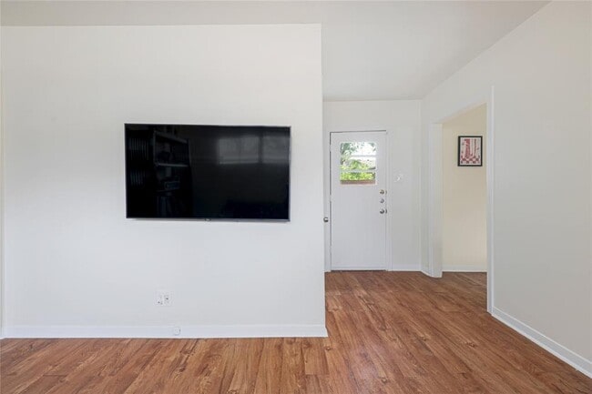 Building Photo - 4607 Evans Ave