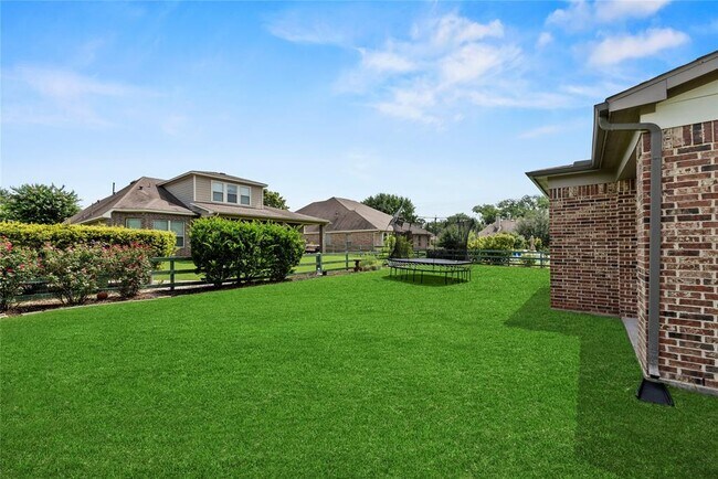 Building Photo - 30510 Hackberry Woods St