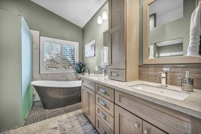 Building Photo - 6500 Brookview Cir