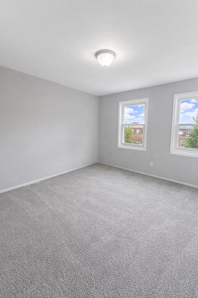 Building Photo - Home with Modern Kitchen, Finished Basement & Backyard Deck