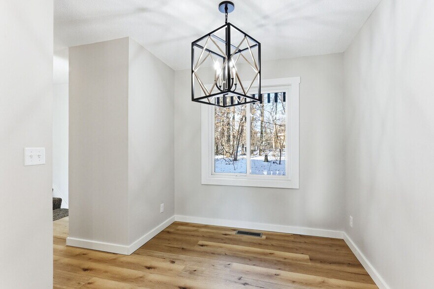 Building Photo - 351 W Eagle Lake Dr